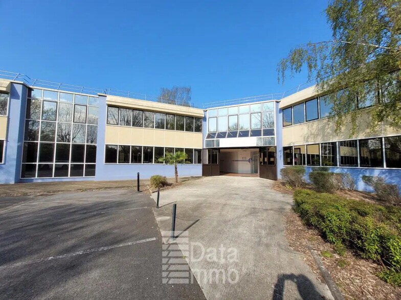 Bureau dans Saint-Thibault-des-Vignes à louer - Photo de l’immeuble – Image 1 sur 13