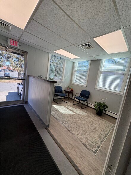 77 Meadow St, Holyoke, MA à louer - Photo de l’immeuble – Image 3 sur 17