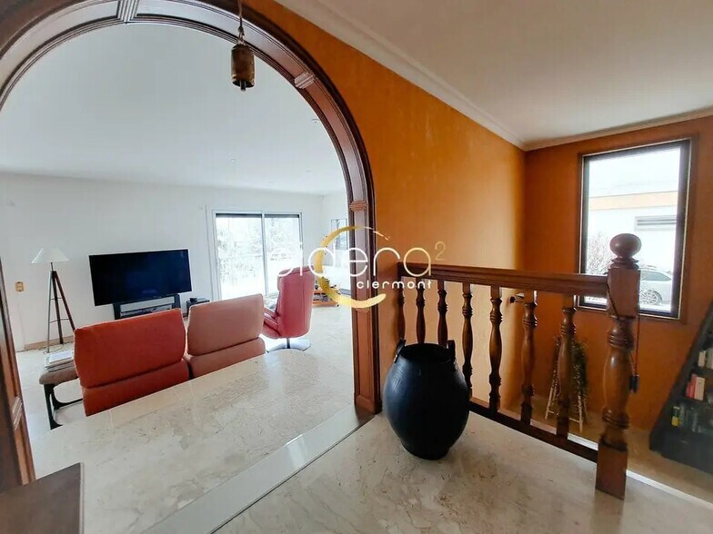 Bureau dans Beaumont à vendre - Photo de l’immeuble – Image 3 sur 9