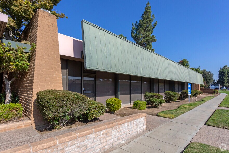 600 W Shaw Ave, Fresno, CA à louer - Photo de l’immeuble – Image 2 sur 3