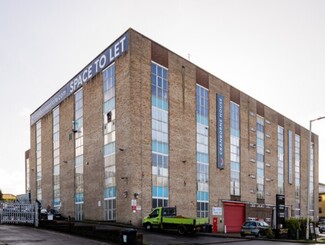 Plus de détails pour Cranborne Rd, Potters Bar - Industriel/Logistique à louer
