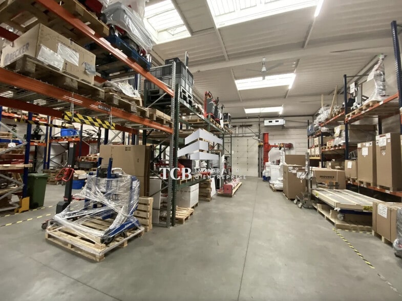 Local d’activités dans La Chapelle-sur-Erdre à louer - Photo de l’immeuble – Image 2 sur 11