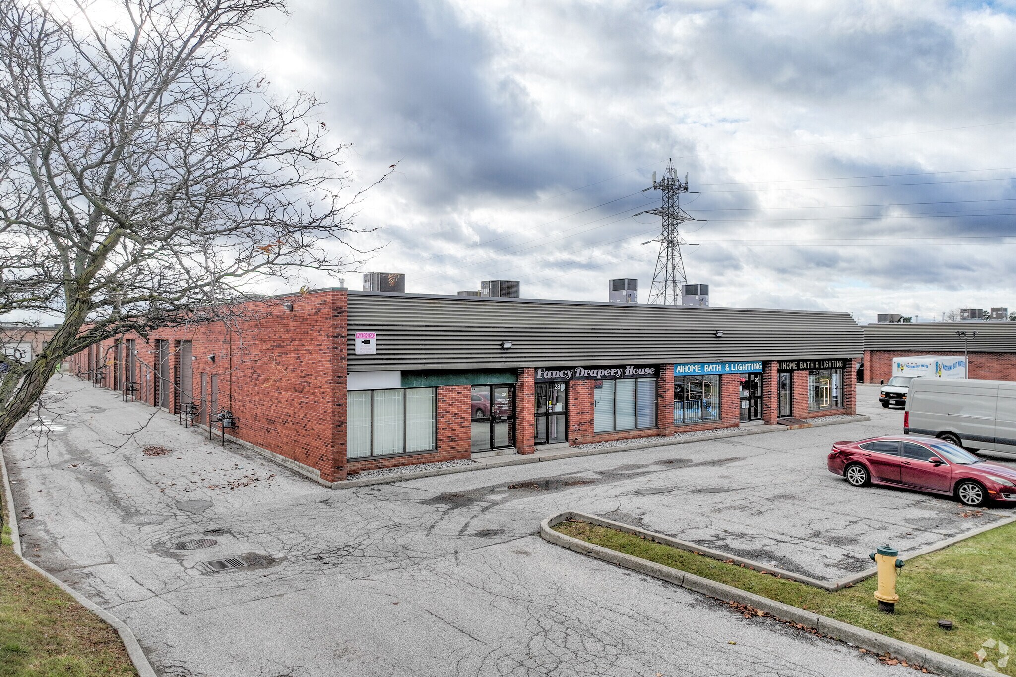 825 Denison St, Markham, ON à louer Photo principale– Image 1 sur 9