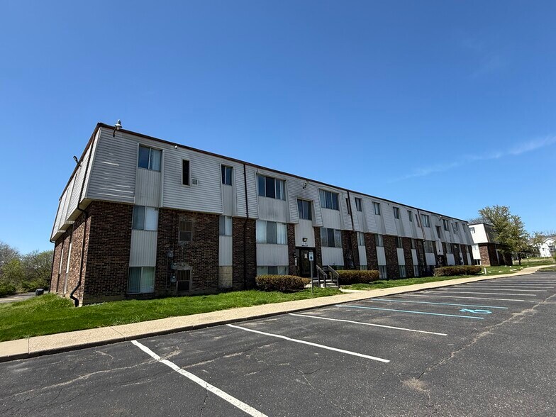 831 Green Rd, Ypsilanti, MI à vendre - Photo de l’immeuble – Image 3 sur 56