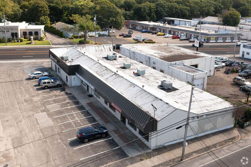646 Route 112, Patchogue, NY à vendre - Photo de l’immeuble – Image 3 sur 23