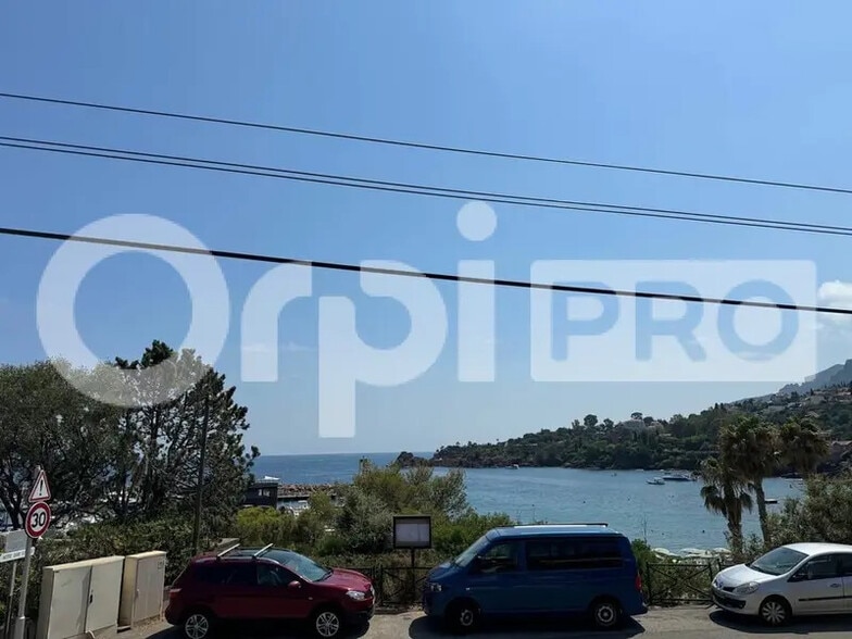 Local d'activités dans Théoule-sur-Mer à vendre - Photo de l’immeuble – Image 3 sur 5