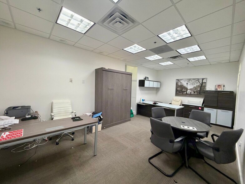 7500 NW 25th St, Miami, FL à louer - Photo de l’immeuble – Image 2 sur 49