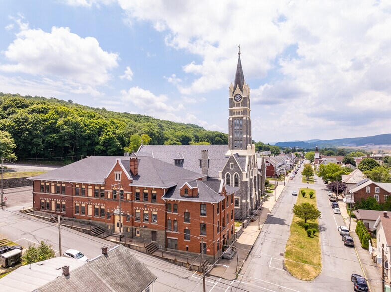 124 E Abbott St, Lansford, PA à vendre - Photo de l’immeuble – Image 2 sur 84