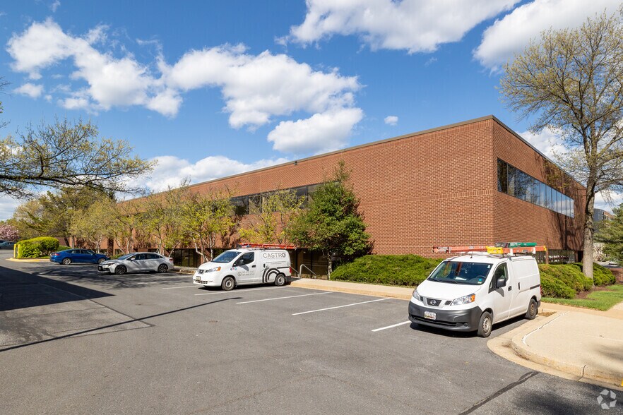 7520 Standish Pl, Rockville, MD à louer - Photo de l’immeuble – Image 3 sur 16