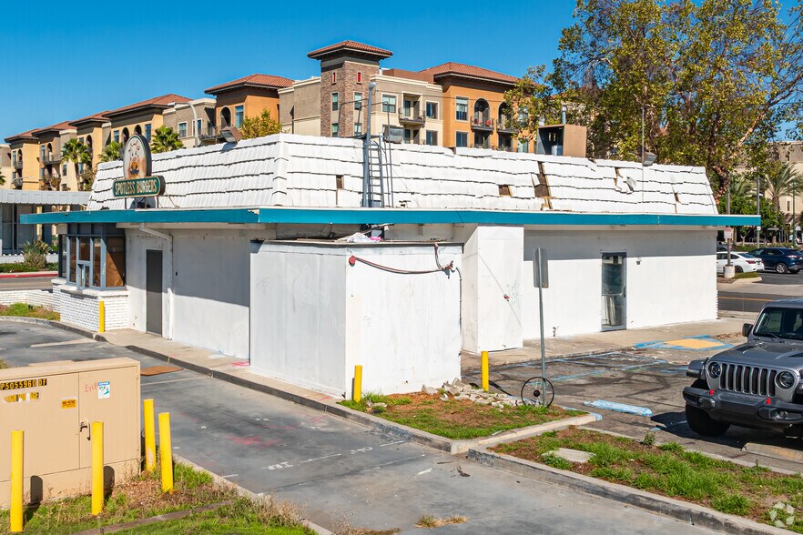 400 S Glendora Ave, West Covina, CA à vendre - Photo de l’immeuble – Image 2 sur 4