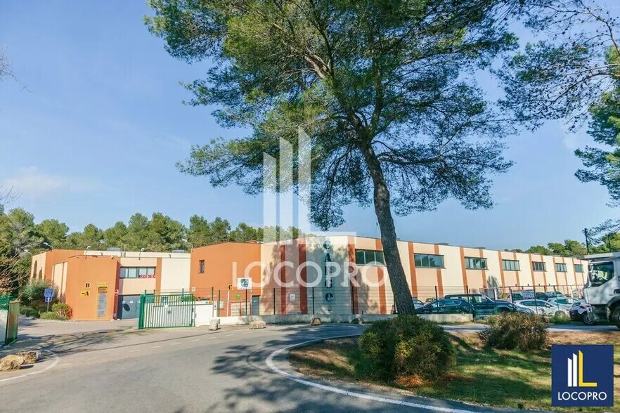 Local d’activités dans Antibes à louer - Photo de l’immeuble – Image 2 sur 3