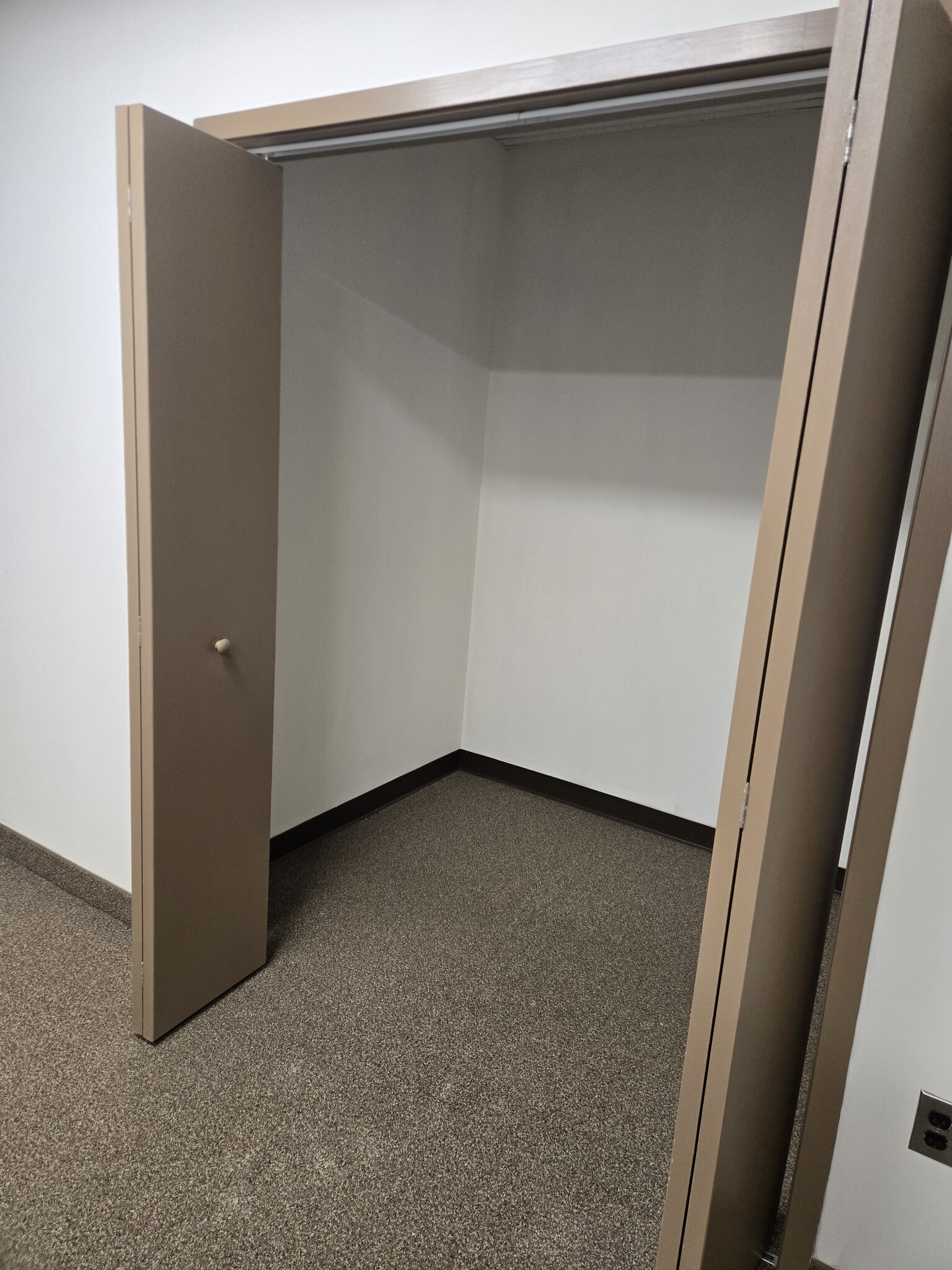 814 W Diamond Ave, Gaithersburg, MD à louer Photo intérieure– Image 1 sur 6