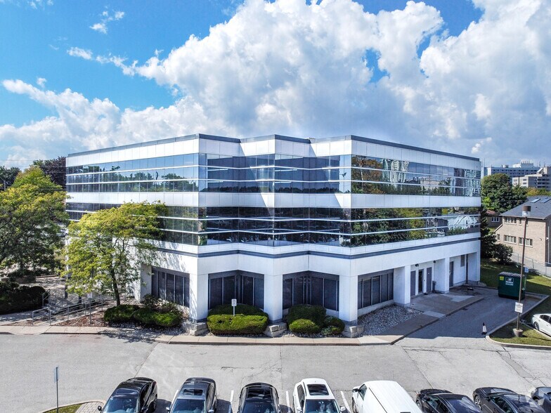 100 Cowdray Ct, Toronto, ON à louer - Photo de l’immeuble – Image 1 sur 8