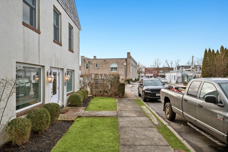 28 Cameron St, Southampton, NY à louer - Photo de l’immeuble – Image 3 sur 19
