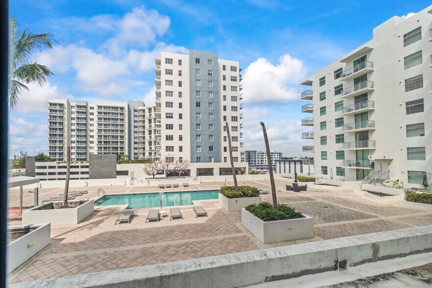 140 S Dixie Hwy, Hollywood, FL à vendre - Photo de l’immeuble – Image 2 sur 24