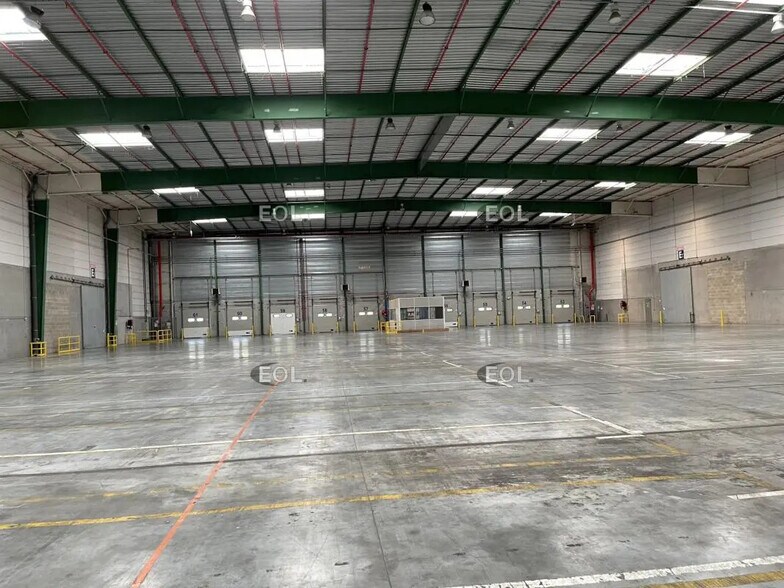 Industriel/Logistique dans Bruyères-sur-Oise à louer - Photo de l’immeuble – Image 3 sur 5