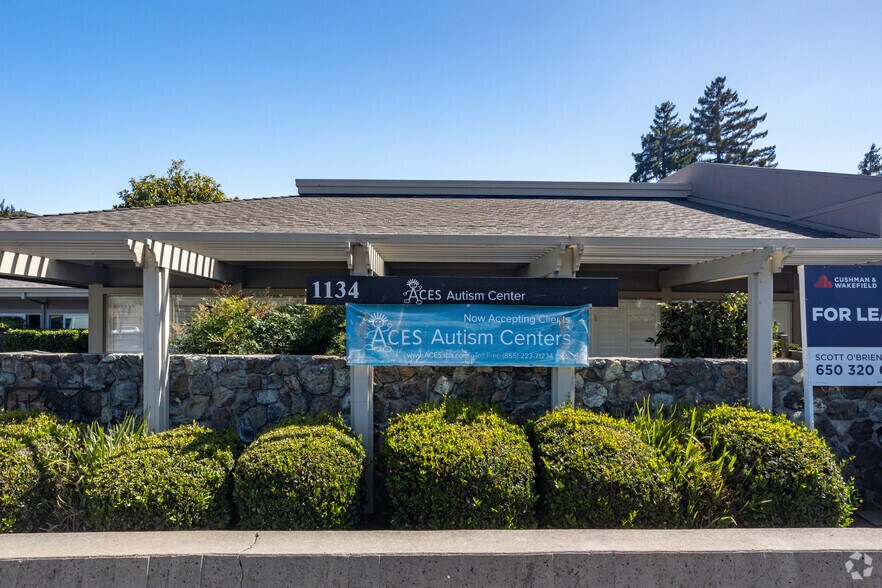 1134 W El Camino Real, Mountain View, CA à louer - Photo de l’immeuble – Image 3 sur 4