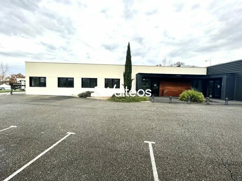2 Rue Jean Monnet, Saint-Jean à louer - Photo de l’immeuble – Image 3 sur 9