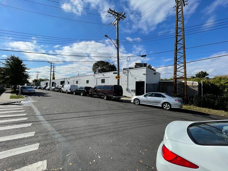 118-40 Montauk St, Saint Albans, NY à vendre - Photo de l’immeuble – Image 3 sur 11