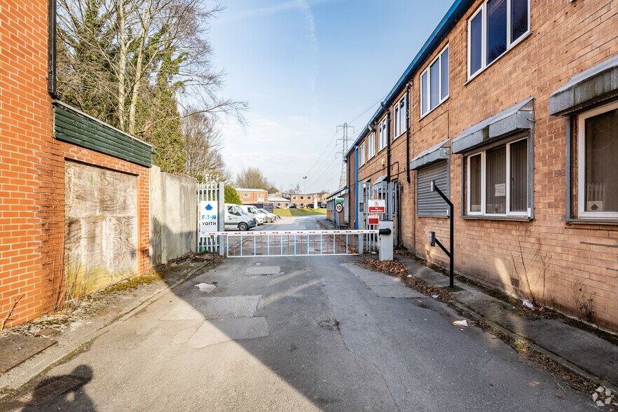 Grimshaw Ln, Oldham à louer - Photo principale – Image 1 sur 5
