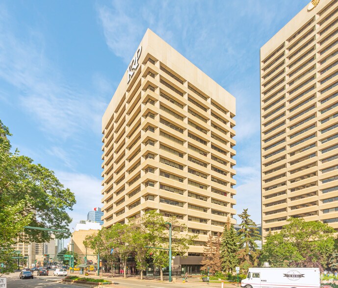 9888 Jasper Ave NW, Edmonton, AB à louer - Photo de l’immeuble – Image 2 sur 9