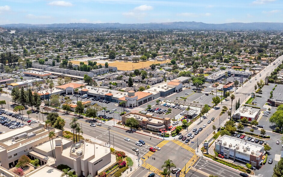 390 N Citrus Ave, Azusa, CA à vendre - Photo de l’immeuble – Image 2 sur 7