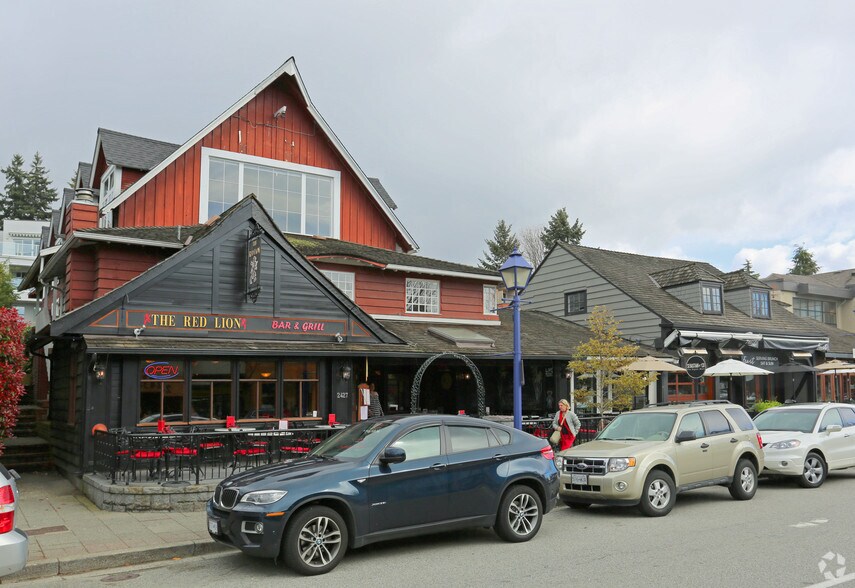 2417-2429 SW Marine Dr, West Vancouver, BC à louer - Photo de l’immeuble – Image 3 sur 6