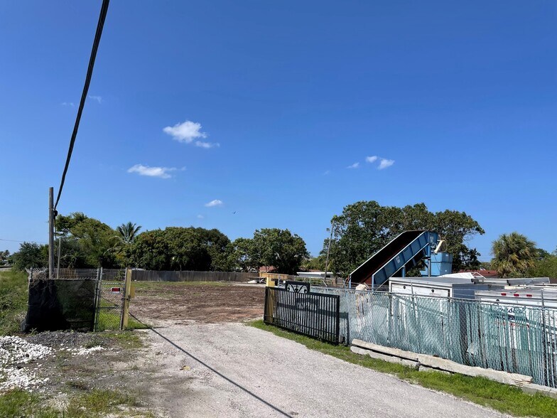 295 SE 10th Ave, Boynton Beach, FL à louer - Photo principale – Image 1 sur 2