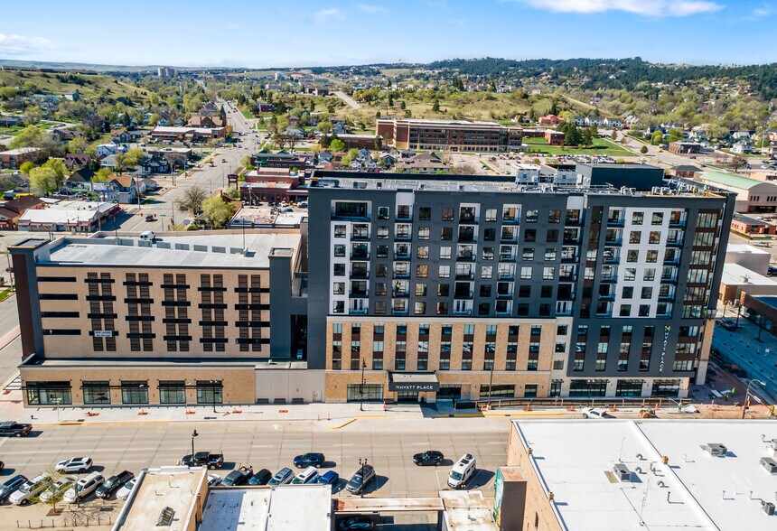 525 E Saint Joseph St, Rapid City, SD à louer - Photo de l’immeuble – Image 2 sur 6