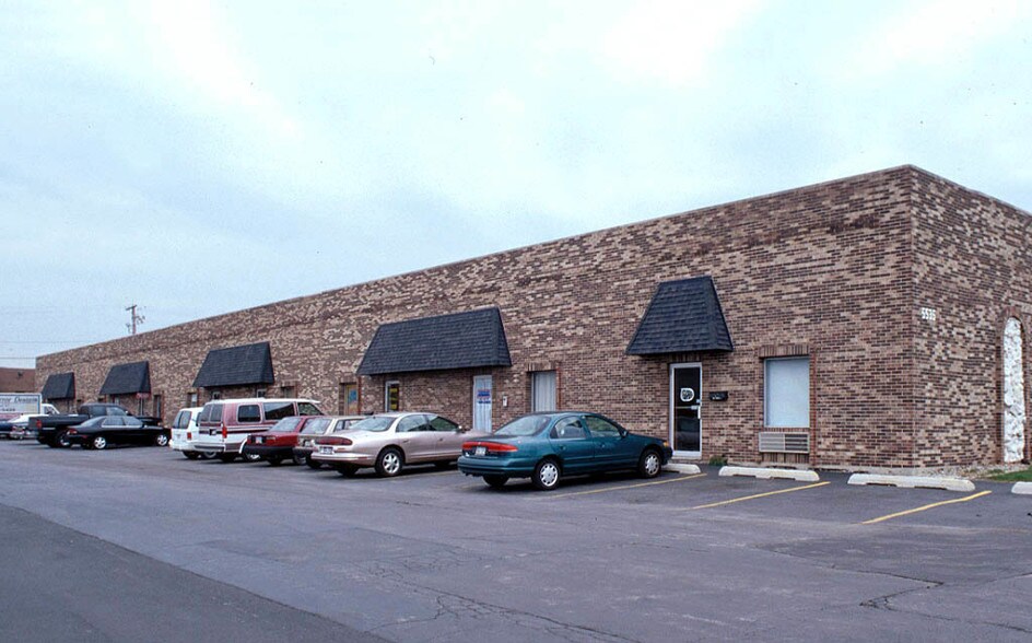 5535 W 110th St, Oak Lawn, IL à louer - Photo de l’immeuble – Image 1 sur 4