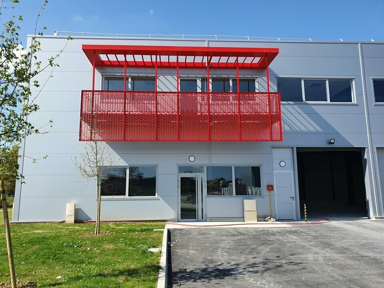 Local d'activités dans Bondoufle à vendre - Photo de l’immeuble – Image 3 sur 5