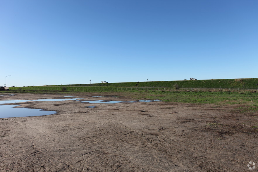 2450 Fulkerth Rd, Turlock, CA à vendre - Photo principale – Image 1 sur 8