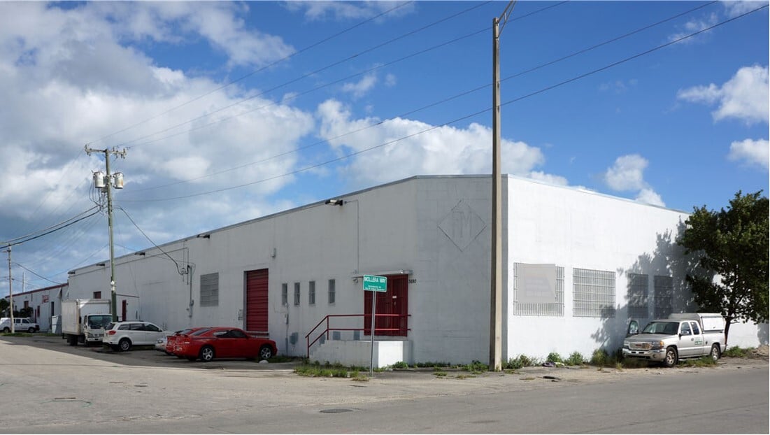 3690 NW 52nd St, Miami, FL à louer Photo intérieure– Image 1 sur 4