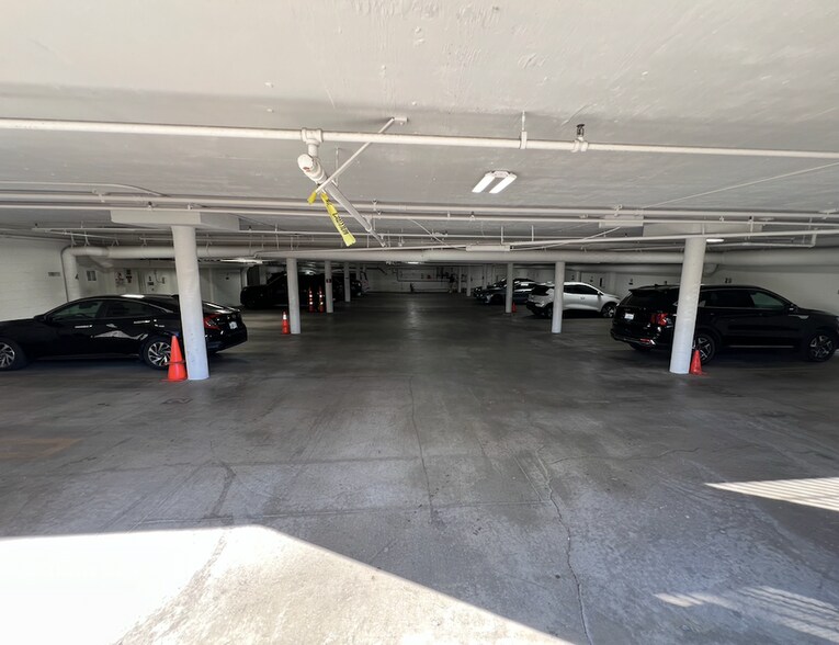 8619 Reseda Blvd, Northridge, CA à louer - Photo de l’immeuble – Image 3 sur 12