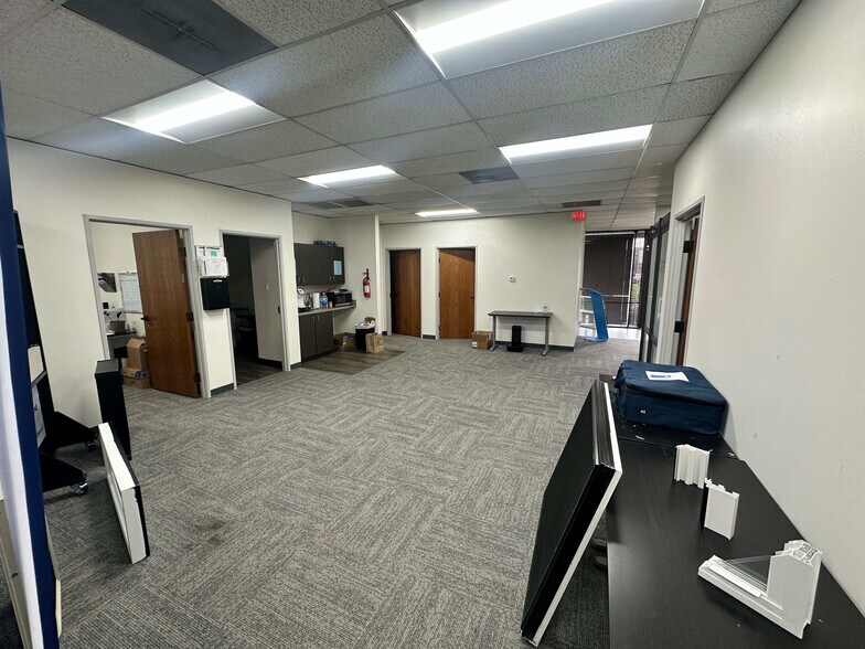 2309 Springlake Rd, Farmers Branch, TX à louer - Photo intérieure – Image 3 sur 6