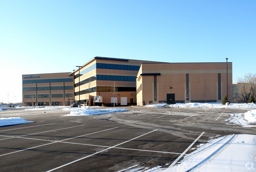 9800 N 59th Ave, Plymouth, MN à louer - Photo de l’immeuble – Image 2 sur 17