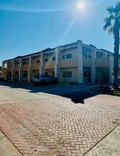 34432 Date Palm Dr, Cathedral City, CA à louer Photo intérieure– Image 1 sur 11