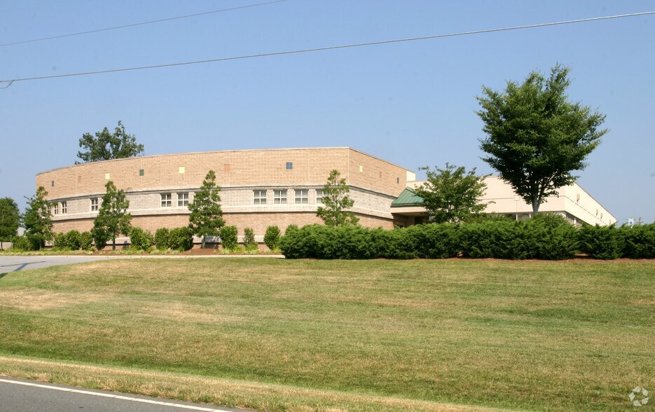 1601 Anthony Rd, Burlington, NC à vendre - Photo de l’immeuble – Image 2 sur 2