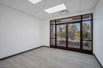 1510 W Horizon Ridge Pky, Henderson, NV à vendre Photo intérieure– Image 2 sur 5