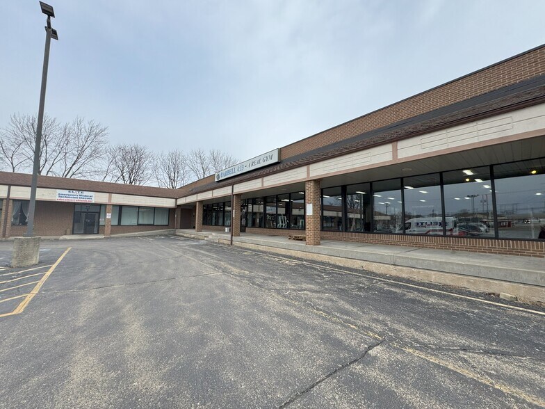 111 S Lincolnway, North Aurora, IL à louer - Photo de l’immeuble – Image 2 sur 5