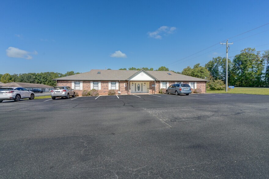 The Crofton Plaza portefeuille de 9 biens à vendre sur LoopNet.fr - Photo de l’immeuble – Image 3 sur 35