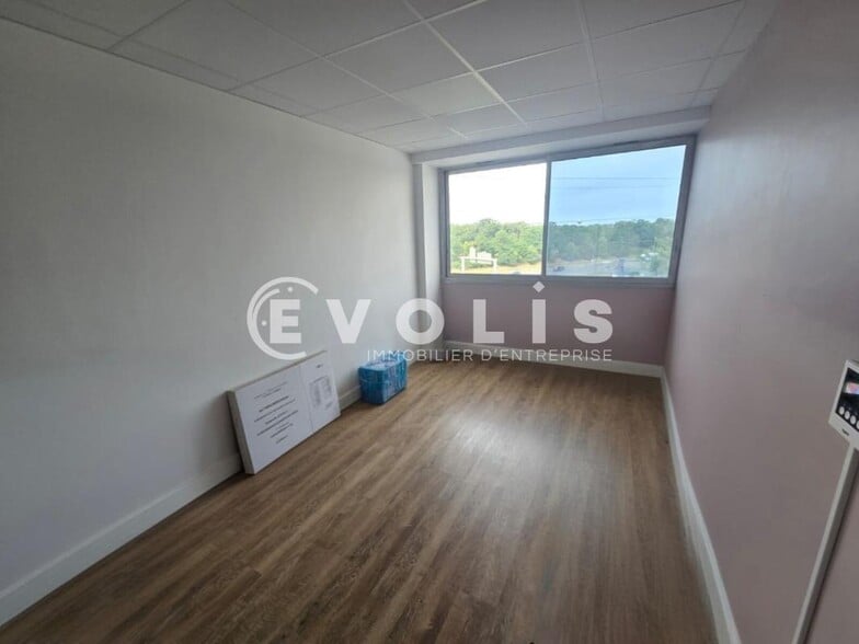 Bureau dans Evry Courcouronnes à louer - Photo de l’immeuble – Image 3 sur 13