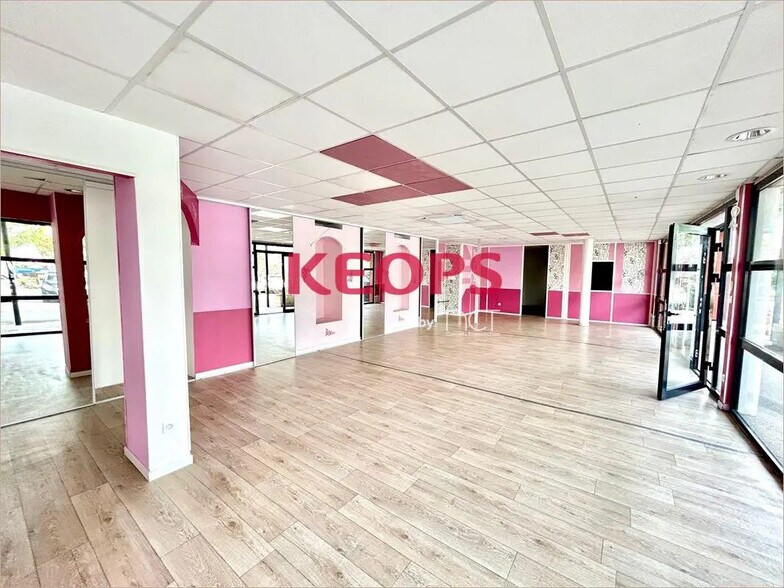 Local commercial dans Eaunes à louer - Photo intérieure – Image 3 sur 7