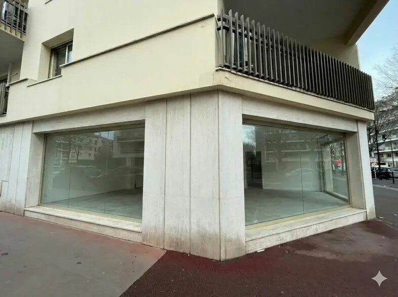 Local commercial dans Antibes à louer - Photo de l’immeuble – Image 2 sur 7