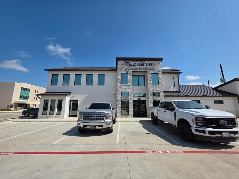 142 Bella Katy Dr, Katy, TX à louer - Photo de l’immeuble – Image 2 sur 8