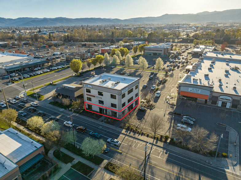 1301 Poplar Dr, Medford, OR à louer - Photo de l’immeuble – Image 3 sur 35