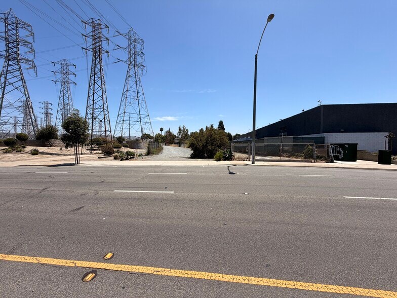 1543 N Tustin Ave, Orange, CA à louer - Photo de l’immeuble – Image 2 sur 34