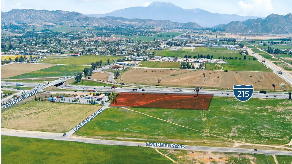 Patricia Ln, Perris, CA à vendre - Photo de l’immeuble – Image 2 sur 4