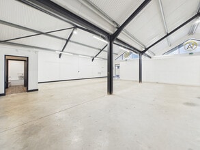 Units E & F, Sycamore Drive, Honeybourne à louer Photo intérieure– Image 1 sur 5