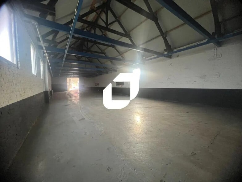 Local d’activités dans Saint-Saulve à louer - Photo de l’immeuble – Image 1 sur 18